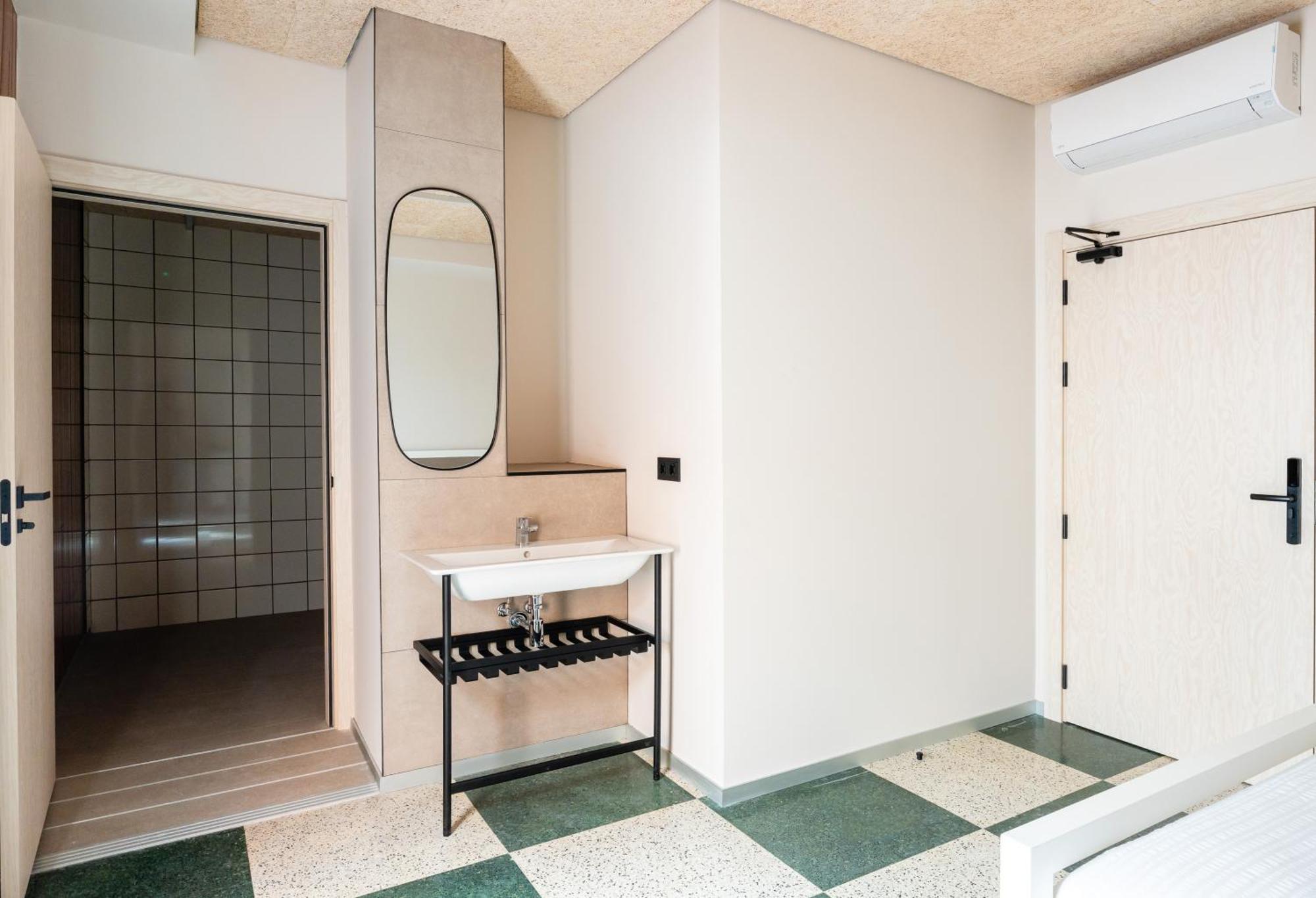 Lamia Bbk Women Hostel-Solo Mujeres Билбао Екстериор снимка
