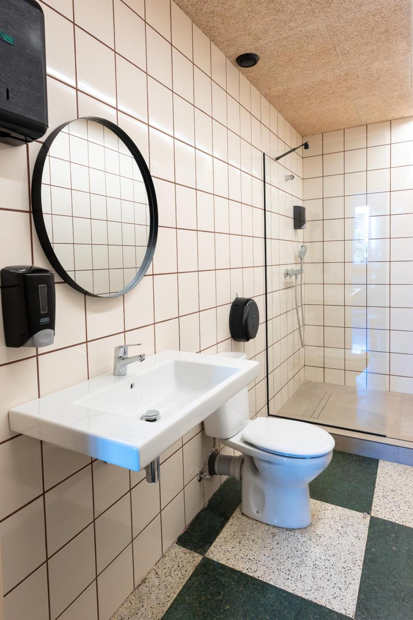 Lamia Bbk Women Hostel-Solo Mujeres Билбао Екстериор снимка