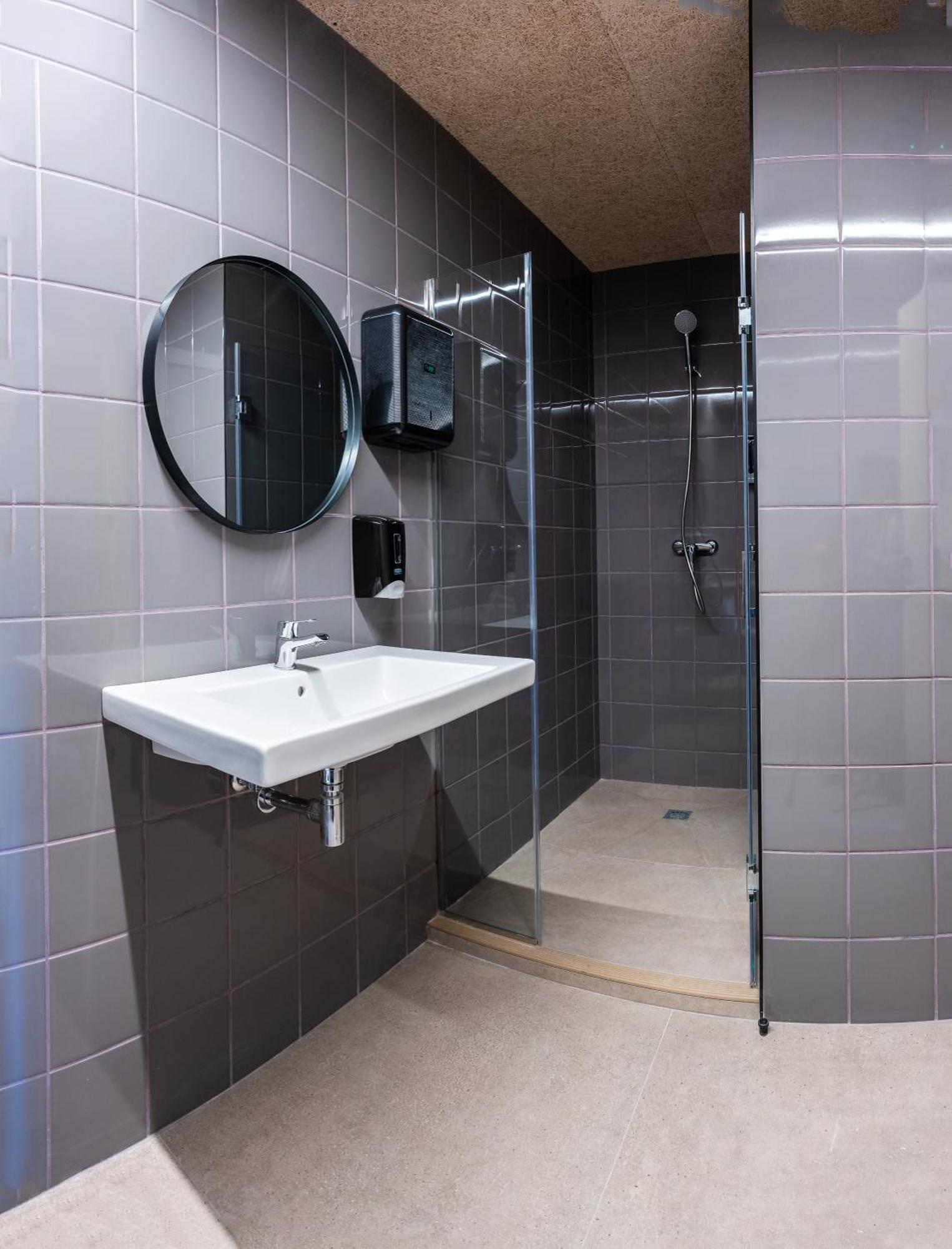 Lamia Bbk Women Hostel-Solo Mujeres Билбао Екстериор снимка