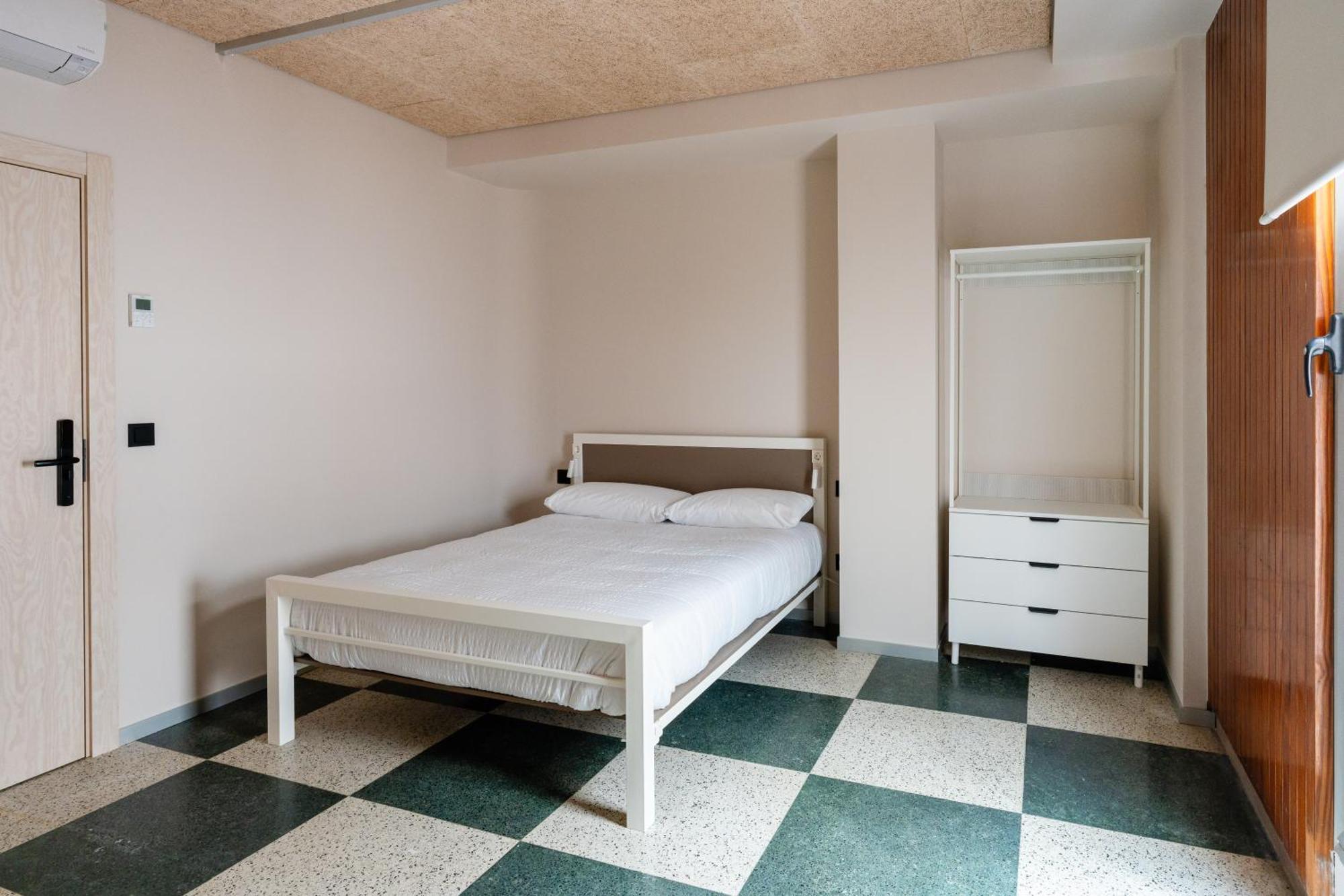 Lamia Bbk Women Hostel-Solo Mujeres Билбао Екстериор снимка
