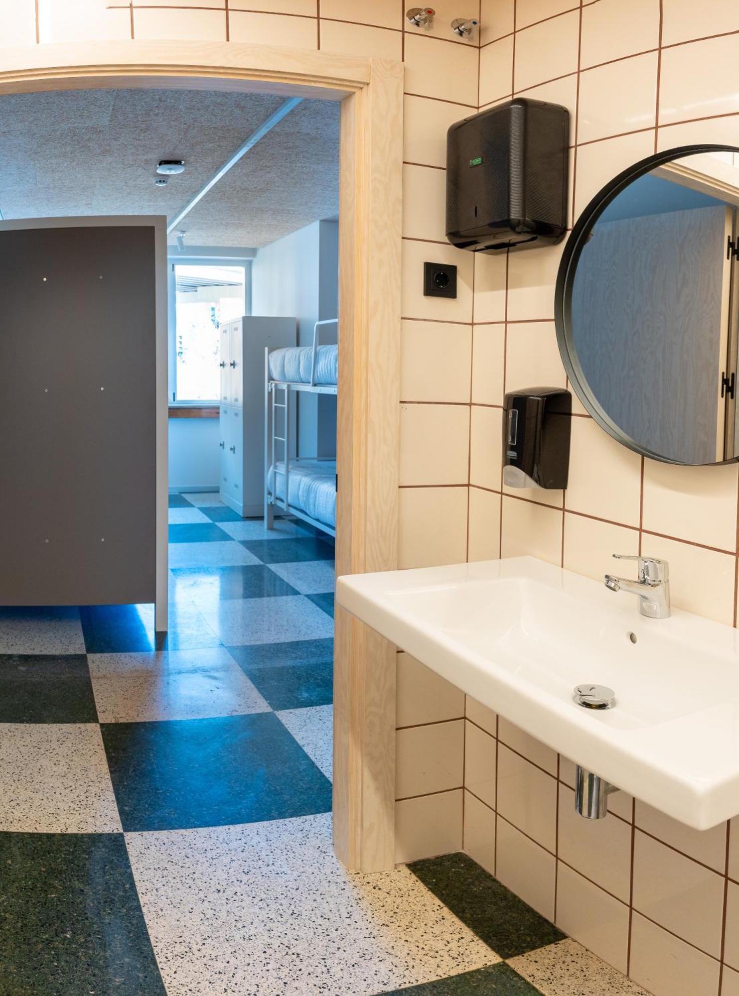 Lamia Bbk Women Hostel-Solo Mujeres Билбао Екстериор снимка